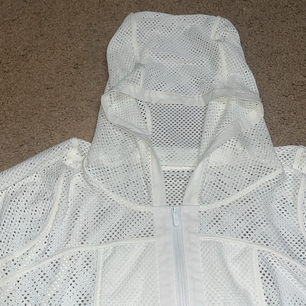 Lululemon Relaxed Fit Mesh Jacket‎ White 8